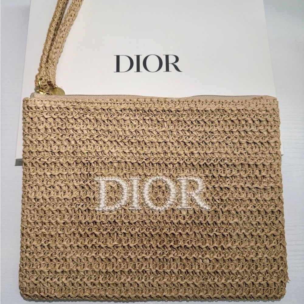 Dior Beige Raffia Clutch with Pearl Charm - Picture 4 of 9